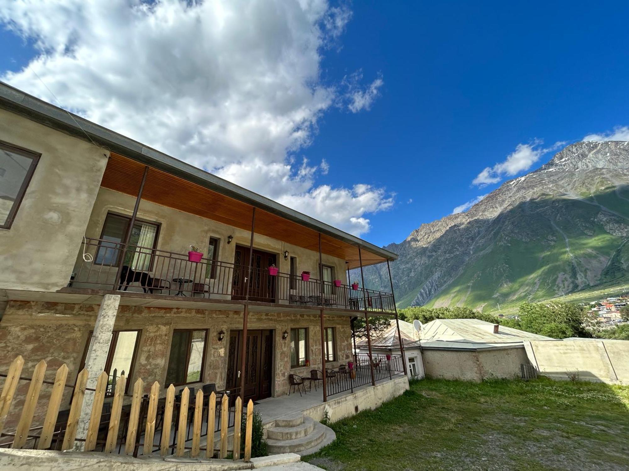 Hotel Hill House Kazbegi Exterior foto